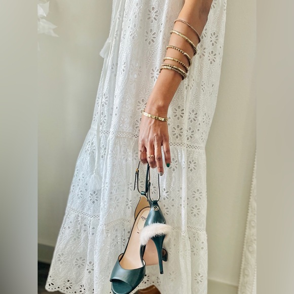 Meet Your Posher/Buyer - Picture 1 of 16